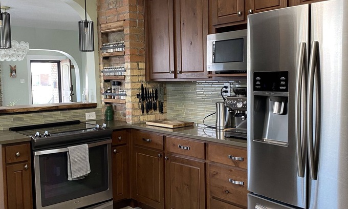 East Central Casa | Spacious, charming Liberty Wells Bungalow with Barrel Sauna & Cold plunge