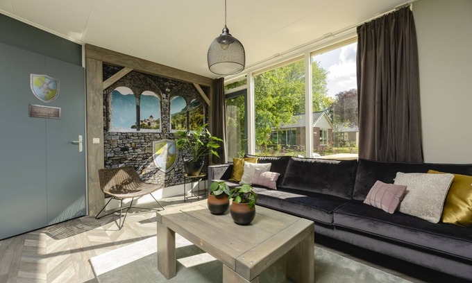 Zuna Cabina | Spacious children's cottage with treehouse beds, bubble tub, toys and a fun theme!