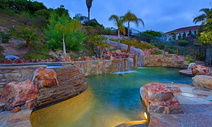 Spinnaker Hill Casa | Amplia casa costera con piscina en Aviara, cerca de la playa y varias atracciones locales