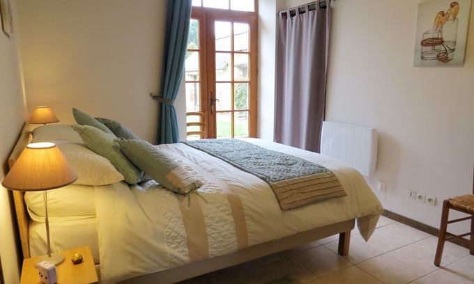 Mouliherne Cabaña | Casa de campo espaciosa y cómoda de 4 estrellas, que admite mascotas, ubicada en un bosque.