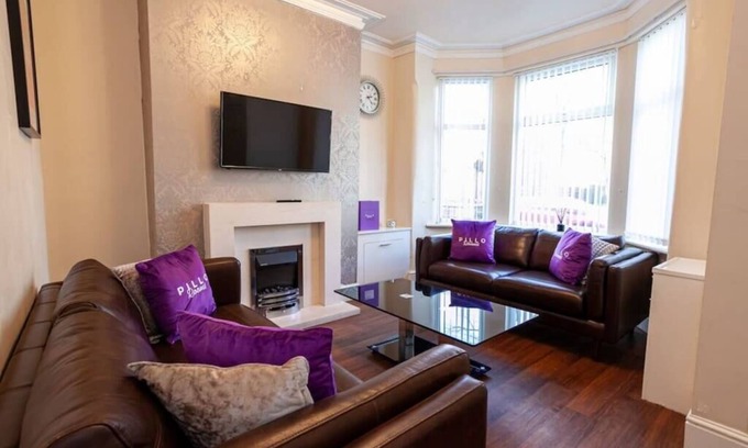 Walkden Casa | Spacious Cosy 2 Bedroom House by Bridgewater Canal