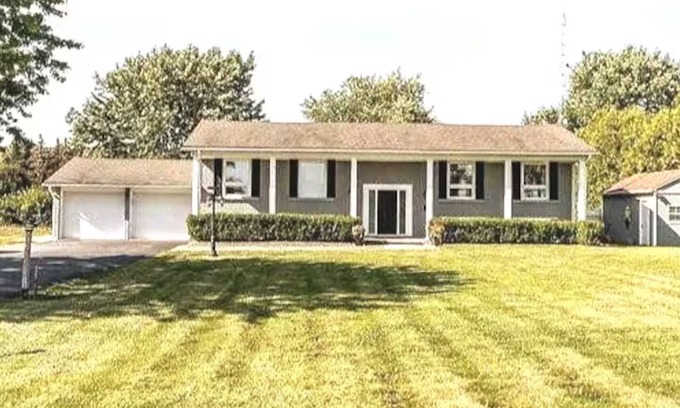 Halton Regional Municipality Casa | Spacious cottage retreat minutes from popular trails, restaurants and shopping.