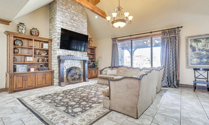 Edmond Casa | Spacious Edmond Vacation Rental w/ Shared Pool!