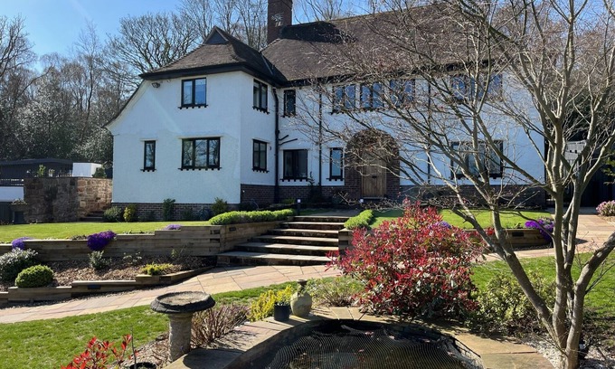West Kirby Casa | Spacious & Elegant 6 Bedroom Period House in Caldy, Wirral.
