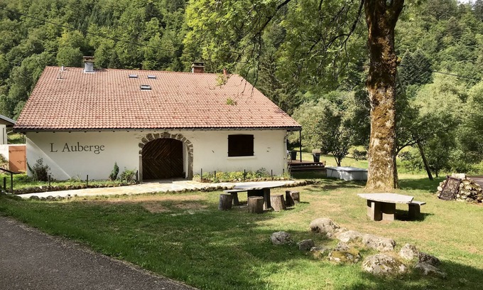 Ventron Chalet De Esquí | Amplia posada familiar rodeada de naturaleza.