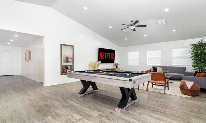 Tamaron Casa | *Spacious Family Oasis*Pool Table*Backyard*Garage*