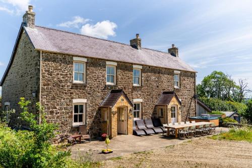 Narberth Casa | Spacious Farmhouse Retreat with Hot Tub, sleeps 12