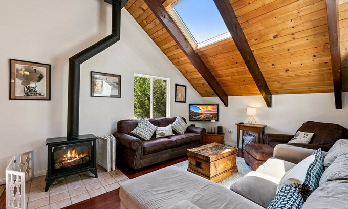 Country Club Estates Casa | Spacious Forest Mtn Chalet 3BR,2BA+Bonus Bunk Rm