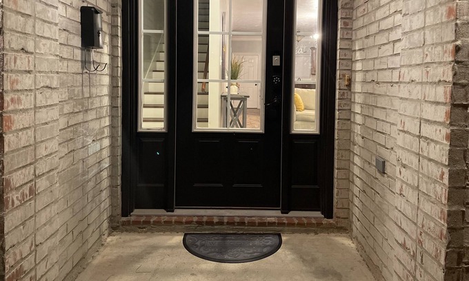 Lake Charles Casa | Spacious, Fully Equipped 2BR Townhome Near Downtown