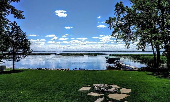 Miltona Cabina | Spacious & Fun Lakefront Gem: Games - Views - Deck