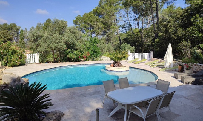 Entrecasteaux Villa | Spacious garden level in a quiet area close to tourist activities