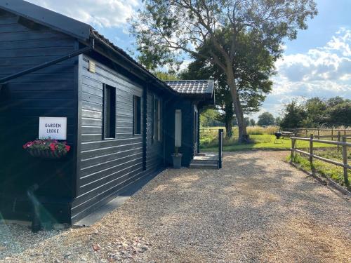 Long Stratton Apartamento | Spacious Garden Lodge at The Chestnuts, Norfolk