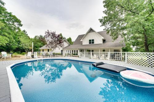 Mena Apartamento | Spacious Getaway By Wolf Pen Gap 15 Acres and Pool!