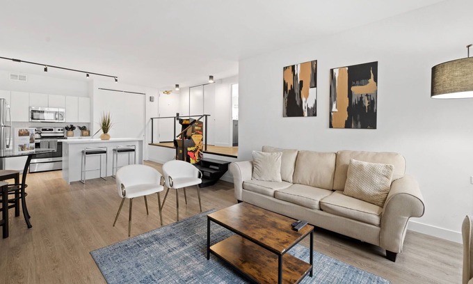 Rush and Division Apartamento | ‼️🔆Spacious Gold Coast Apartment | Rooftop Pool🔆‼️