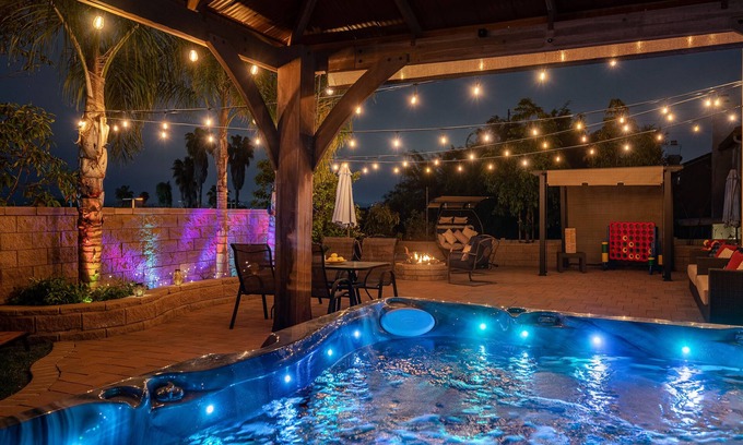 Vista Casa | Spacious Home 7mi to Beach, King Bed, Spa, Firepit, Games, Perfect for Groups
