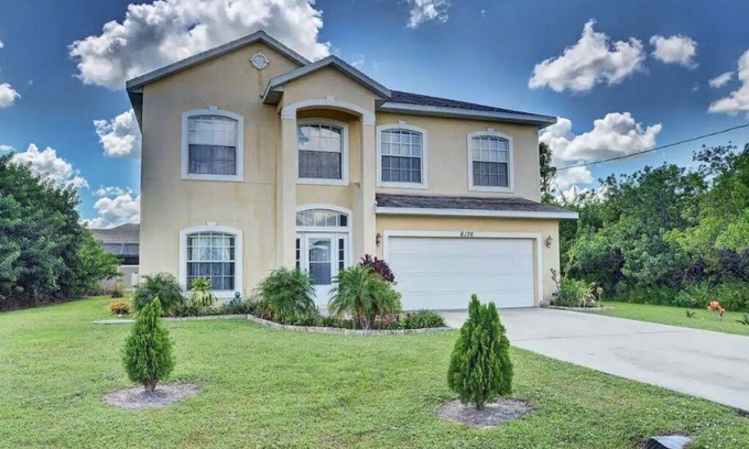 Port Saint Lucie Casa | Spacious Home near BEACH/GOLF/ARCADE/SHOPPING/FOOD & More
