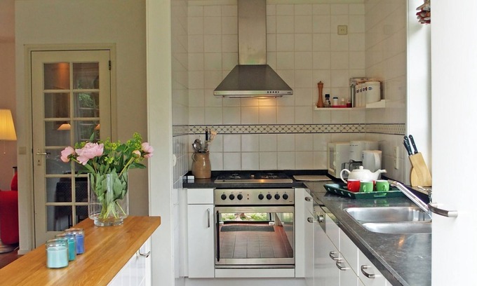Nieuw-Haamstede Casa | Holiday home Zeemeeuw is a spacious and cozy detached house in a quiet location, in a beautiful area near the beach and the lighthouse of Haamstede.