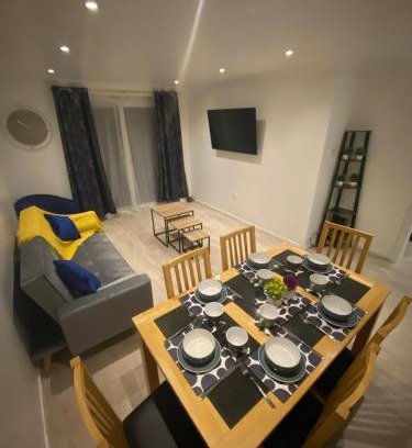 Harlow Casa | Spacious Home , Sleeps 7, Free Parking , Harlow