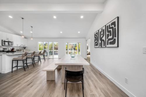 Linda Vista Casa | Spacious Home with 7 Beds minutes from Mission Bay