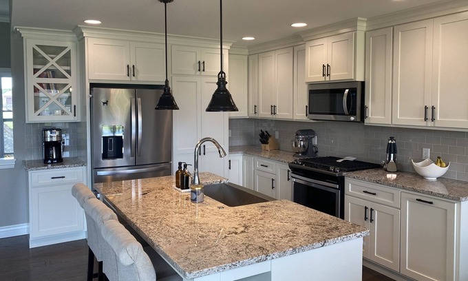 Thornbrook Casa | Spacious home with wet bar, air hockey & walkout basement to huge yard