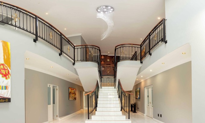 Northcliff Apartamento | Spacious hotel suites with WiFi, AC, fitness room in vibrant Johannesburg