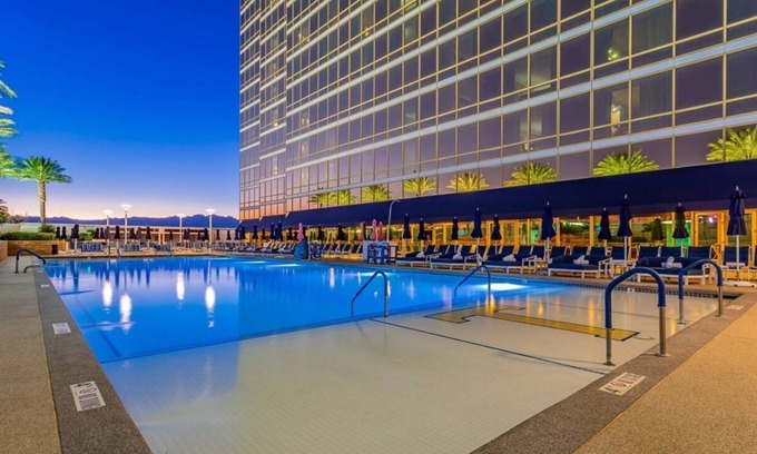 Las Vegas Apartamento | Spacious hotel suite in marvelous Las Vegas with no resort fee, free coffee/WiFi