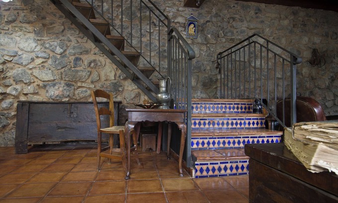 Munilla Cabaña | Casa amplia en la montaña en piedra y madera, con jardín, porche y barbacoa.