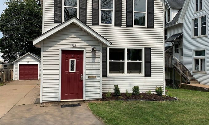 Marquette Casa | Spacious house in the heart of Marquette.