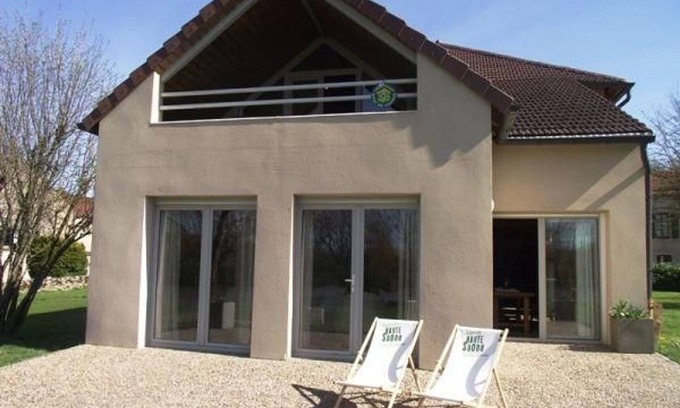 Port-sur-Saone Cabaña | Casa espaciosa con jardín y vista al río