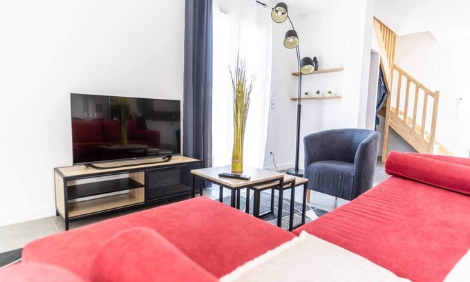 Lavaur Casa | Spacious house with air conditioning, garden and parking.