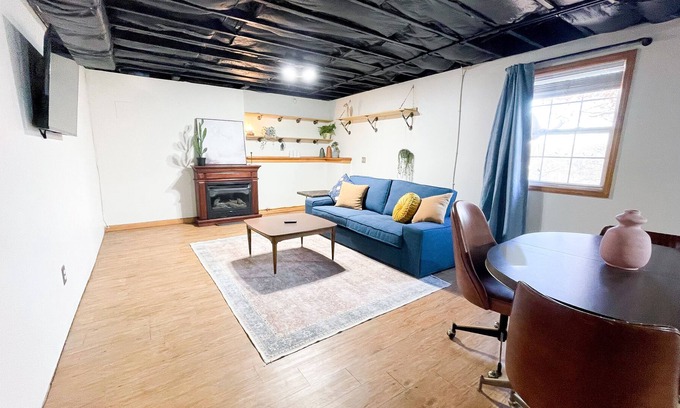 St. Robert Casa | Spacious industrial basement mins to post.