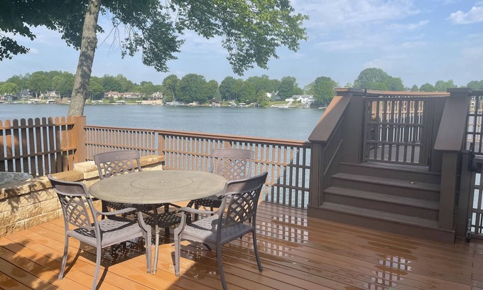 Cicero Casa | Spacious Lake Front Home with Private Dock On Lake Morse- AMAZING VIEWS!