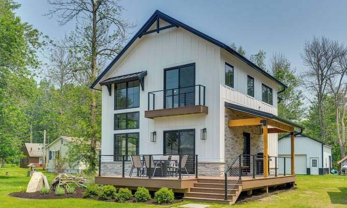 Henderson Casa | Spacious Lake Ontario Getaway: Steps to Beach!