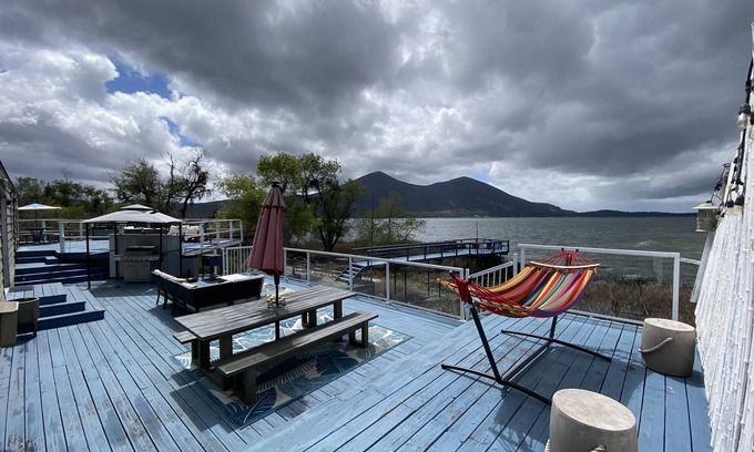 Clearlake Casa | Spacious Lakefront Oasis ☀ Huge Deck ☀ Scenic View