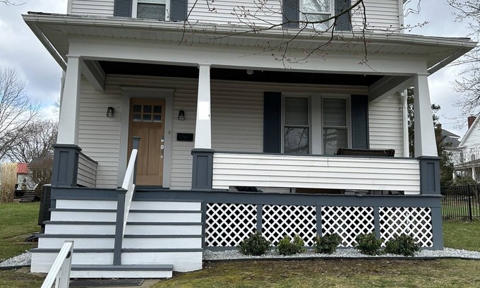 Ligonier Casa | Spacious Ligonier Home 3/3 .3m to downtown. New amenities, central heat, A/C!