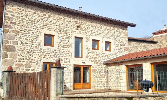 Verrieres-en-Forez Cabaña | Amplia casa de campo con terraza, 12 camas, cerca de senderos