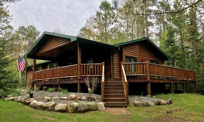 Hayward Cabina | Spacious Lodge located on the Chippewa Flowage