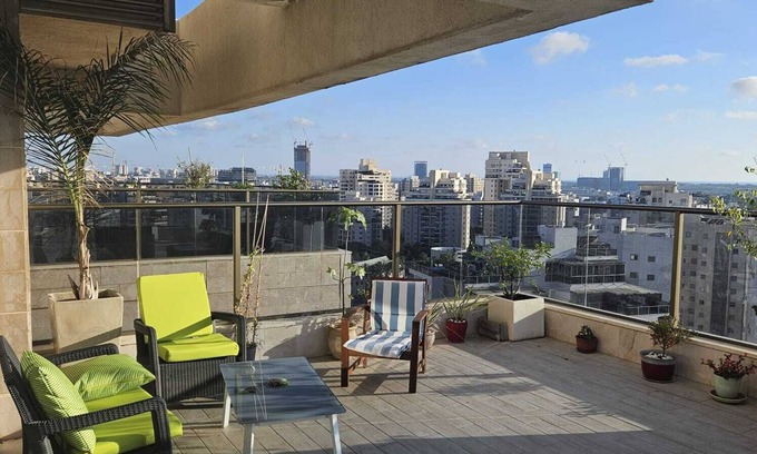 Holon Apartamento | Spacious & Luxurious 5BR in Holon w/ AC, Wi-Fi, Veranda, Parking, Near Tel Aviv