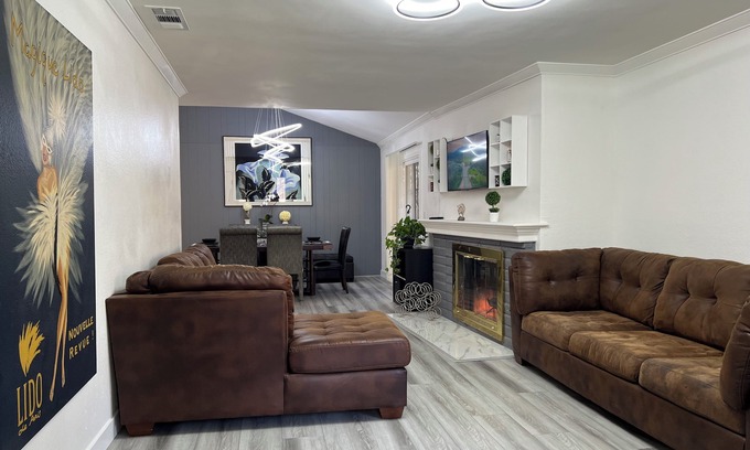 Fair Oaks Casa | Spacious, Modern, 2 Bedroom 2 Bathroom House
