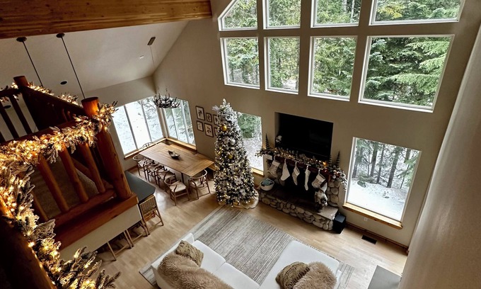 Hyak Casa | Spacious Mountain House at Summit at Snoqualmie located at end of cul-de-sac