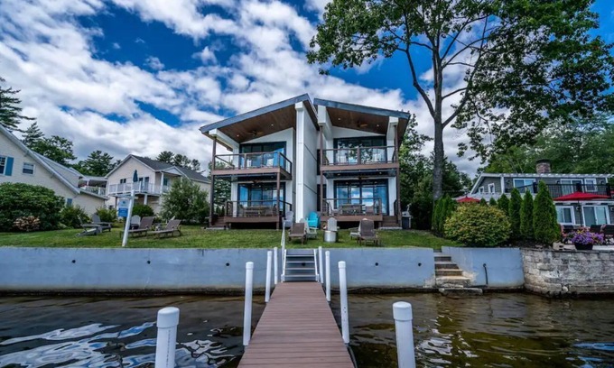 Lochmere Casa | Spacious New Lake Front House w/Dock on Winnisquam