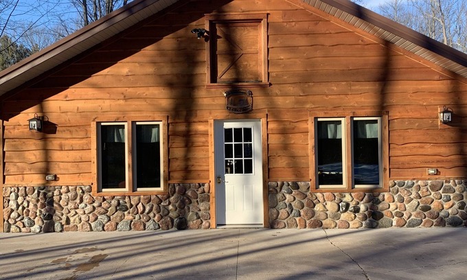 Stone Lake Cabina | Spacious Northwoods Cabin with Amazing Game Room