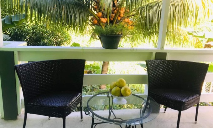 Castries Quarter Apartamento | Amplio apartamento de una habitación en un tranquilo Castries Suberb