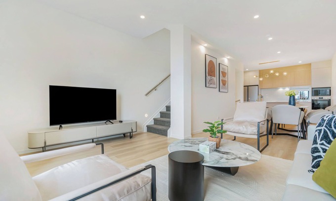 Auckland Central Business District Casa | Spacious Parkview 3-Bedroom Villa with garage Unit 45
