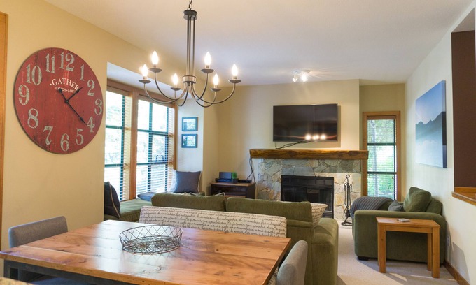 Blackcomb Casa | Casa de pueblo espaciosa y tranquila Ubicación ideal durante todo el año en Upper Village