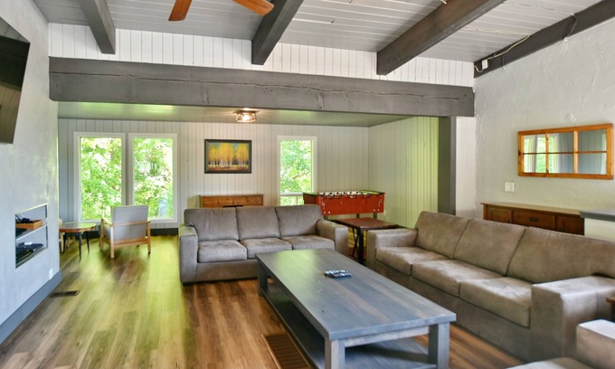 The Blue Mountains Chalet De Esquí | Spacious & Relaxing Chalet close to Blue Mountain Ski resort. Dog-friendly!