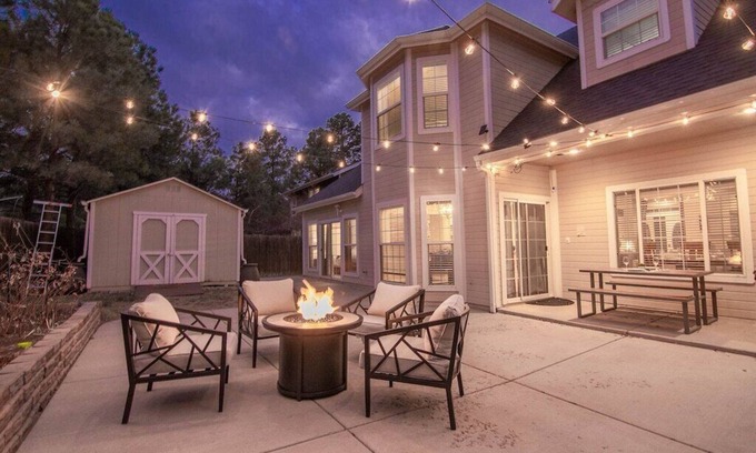 Ponderosa Trails Casa | Spacious Retreat with 2 Master Suites, Foosball & AC