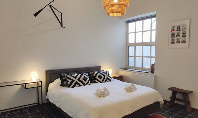 Amsterdam North Cama Y Desayuno | Spacious room in former bathhouse. Free parking