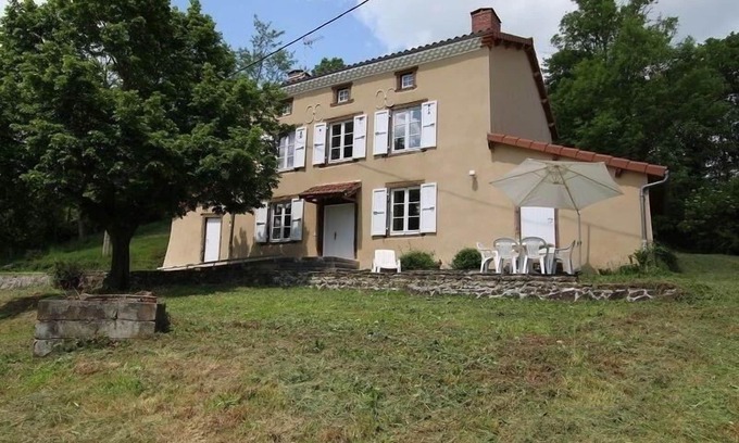 Mazeyrat-Aurouze Cabaña | Casa rural encantadora con terraza grande, cerca de sitios históricos y accesible para PMR