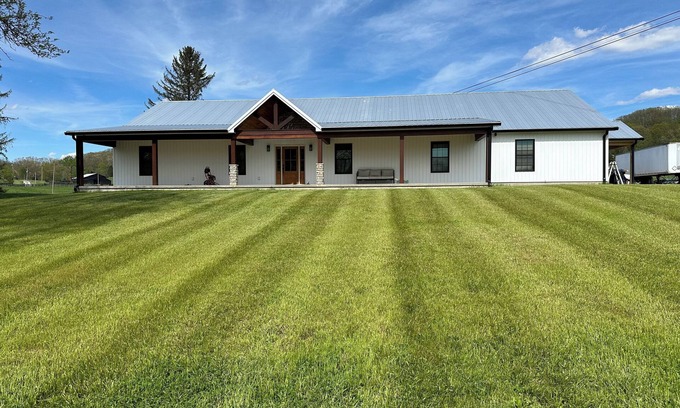 Plummers Landing Casa | Spacious & serene country location with cozy at home familiarity.